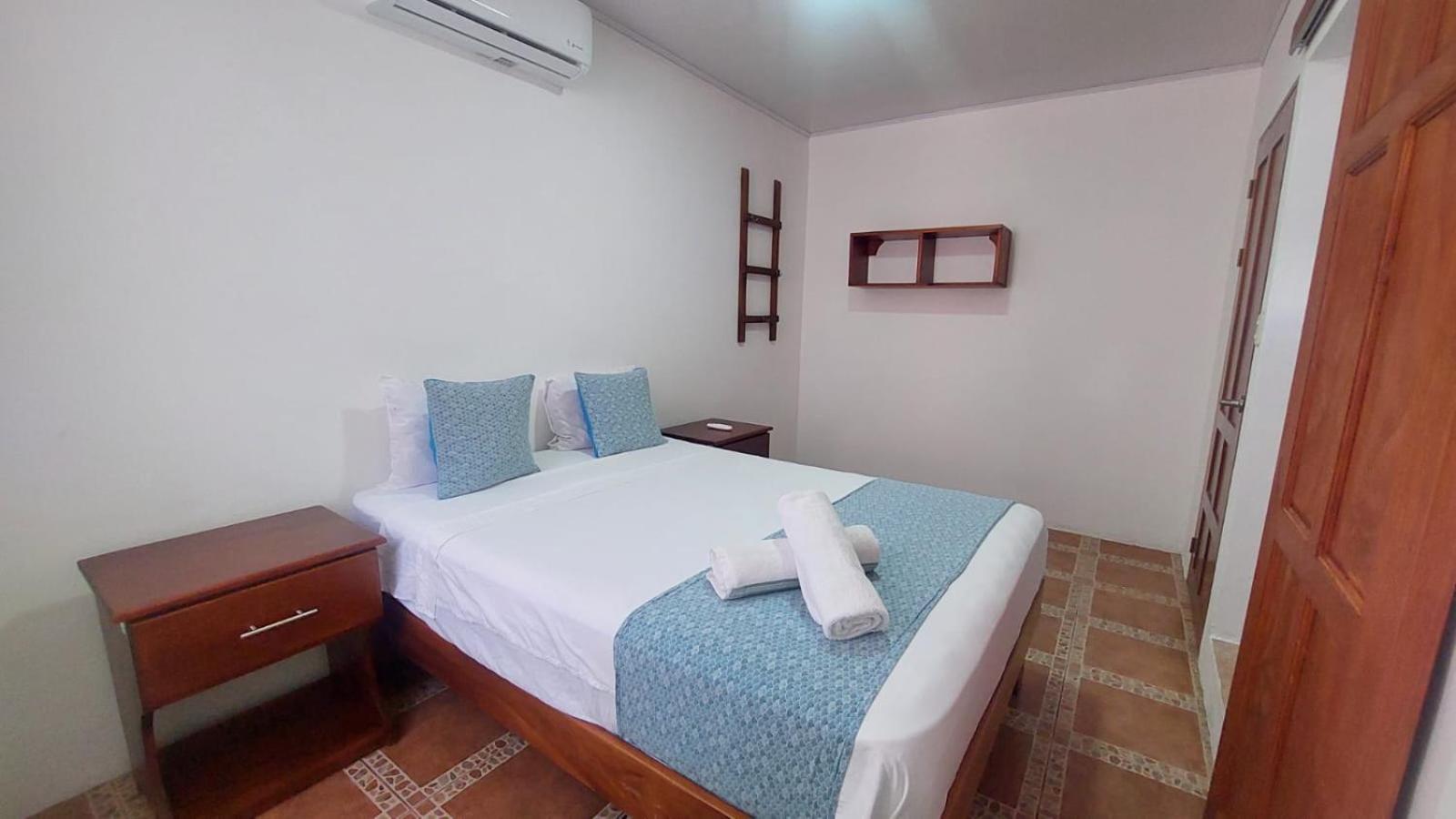 Casa Thirema Tortuguero Hotel Exterior photo
