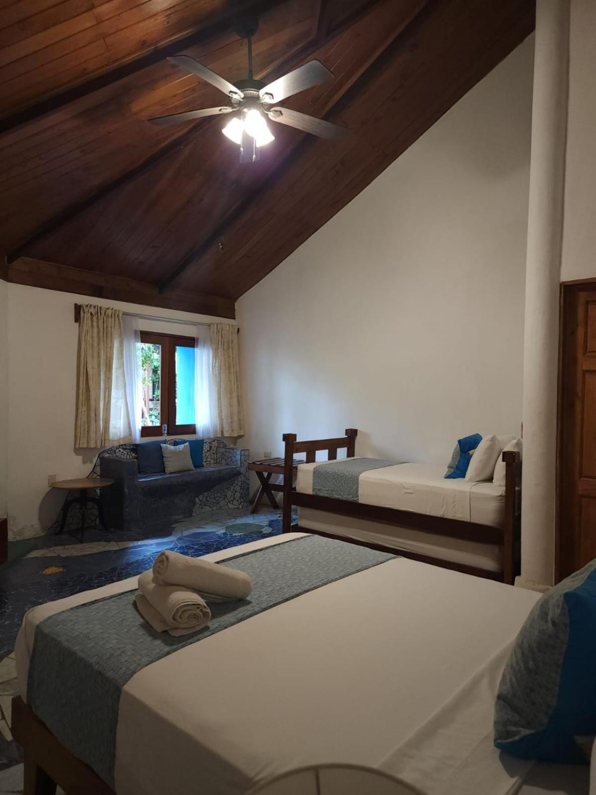 Casa Thirema Tortuguero Hotel Exterior photo